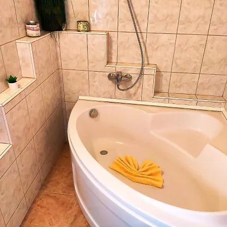 Szandra Vendeghaz Apartment *