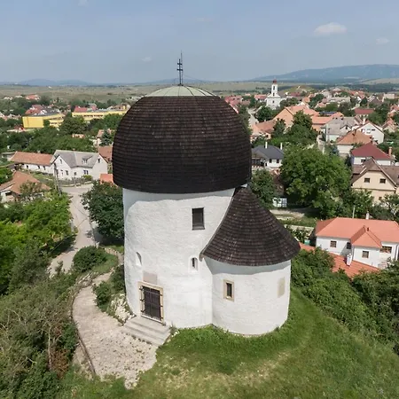 Szandra Vendeghaz Osku