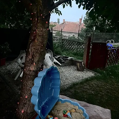 Szandra Vendeghaz Lägenhet